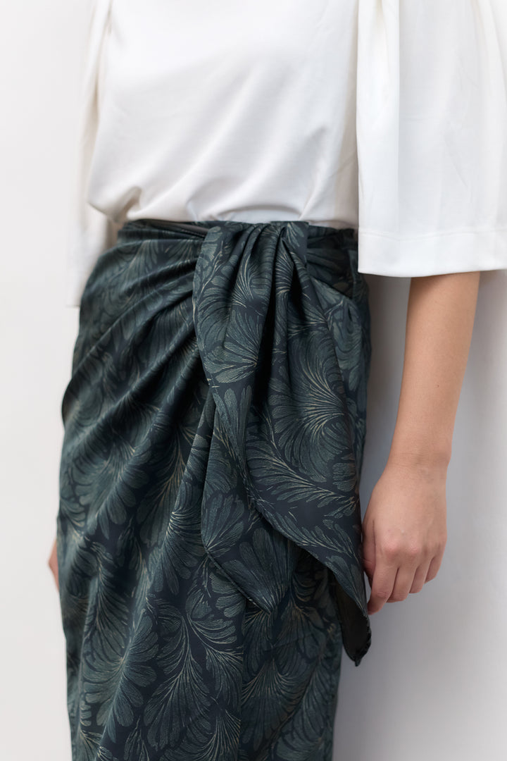 Kamilia wrap skirt | Dark Blue Print