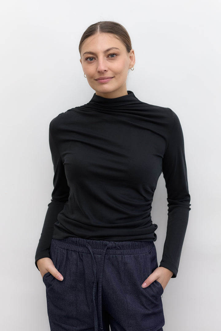 Via Winter Top  | Black